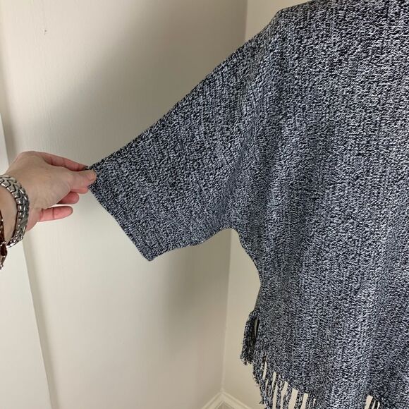 Relativity Black/White Fringe Batwing Boho Sweater Sz Small - Picture 4 of 8